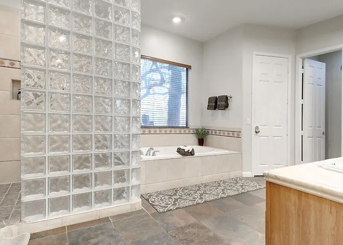 Custom 2 Acres True Indoor-outdoor Living *