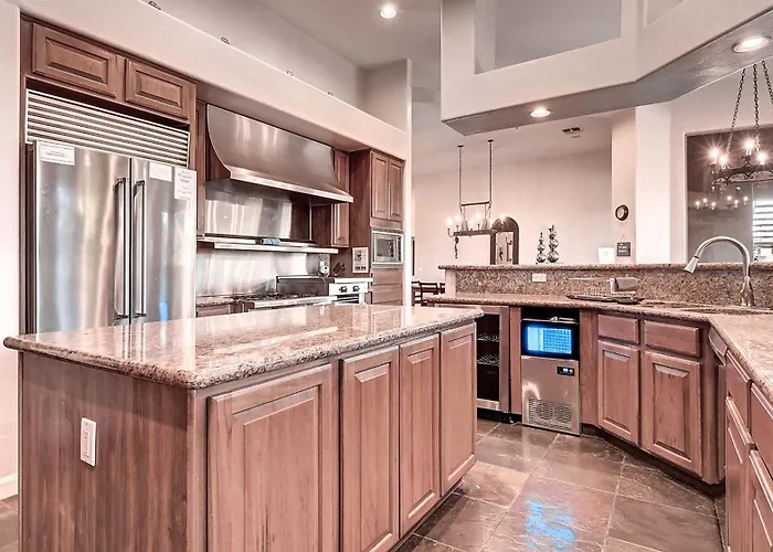 Custom 2 Acres True Indoor-outdoor Living *